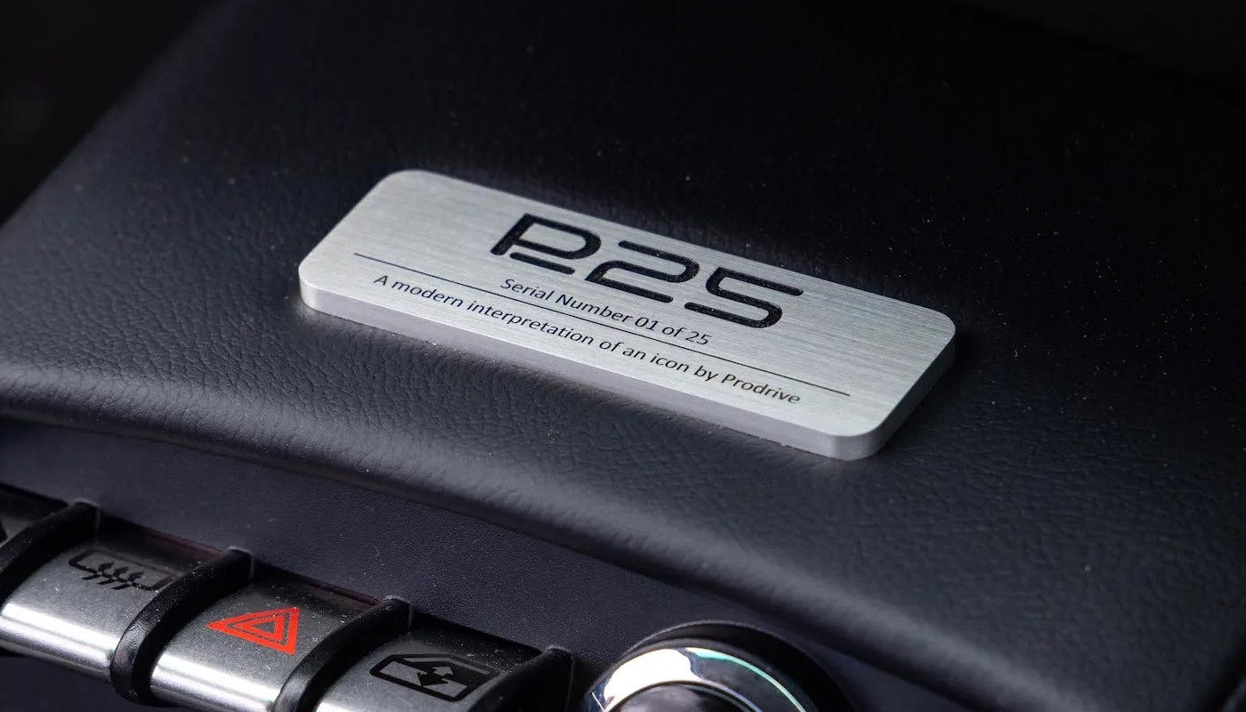 Prodrive P25 salon